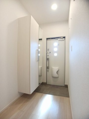 【玄関】 | カルムメゾンⅠ | シンプルで使いやすい玄関です