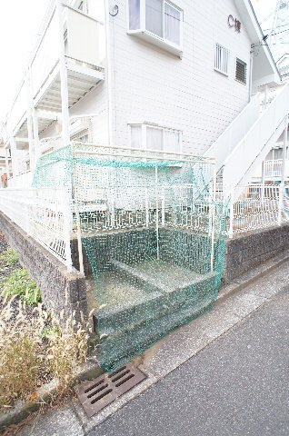 未貴ハイムＣ棟のエントランス|敷地内ごみ置場♪