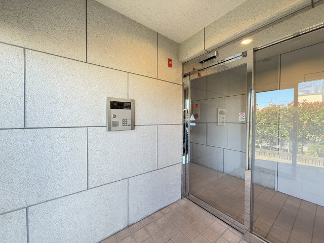 フィオーレ鏡川のエントランス