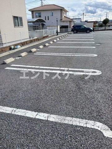 ポラリス５号館の駐車場|高崎、前橋のお部屋探しはエンドスケープまで！お客様の理想お聞かせ下さい♪