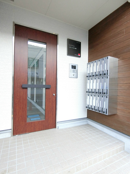 藤沢市湘南台１丁目のアパートのエントランス