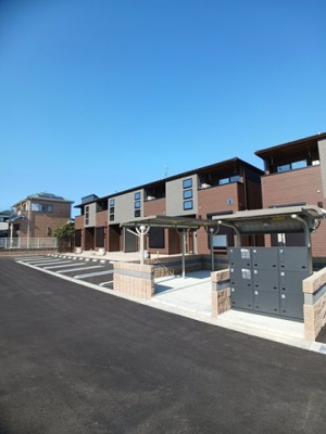 【駐車場】 | ソレアード・ポールⅡ | 駐車場があるので、車を買う予定の方も安心です