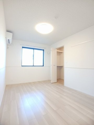 【内装】 | ソレアード・ポールⅡ | 明るい色調の室内です