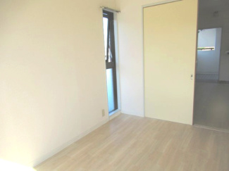 【寝室】 | ＴＨＥ　ＳＨＯＲＥ　ＨＯＵＳＥ | 使い勝手のいい寝室です