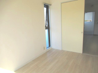 【洋室】 | ＴＨＥ　ＳＨＯＲＥ　ＨＯＵＳＥ | 角部屋の洋室です