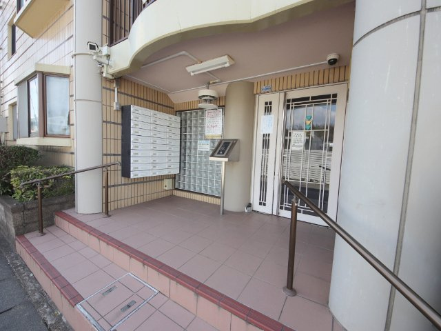 シティパレス真弓のエントランス