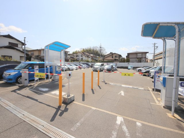 シティパレス真弓の駐車場