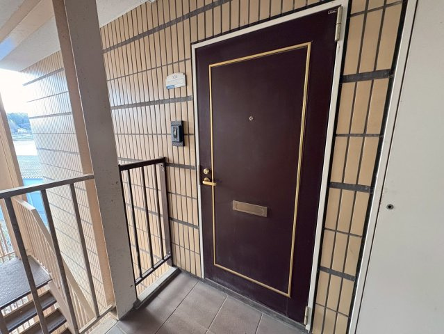 シティパレス真弓の玄関