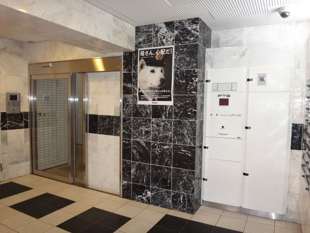 杉並区南荻窪１丁目の賃貸マンションのエントランス