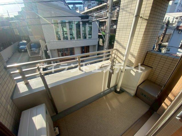 WISTERIA KOMAZAWA　床暖房　免震構造　駅近　バイク置場のバルコニー