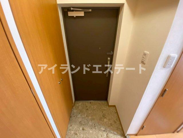 WISTERIA KOMAZAWA　床暖房　免震構造　駅近　バイク置場の玄関