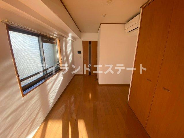 WISTERIA KOMAZAWA　床暖房　免震構造　駅近　バイク置場の居間・リビング