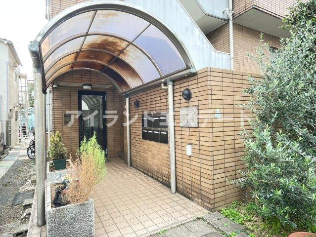 ローズマリー三軒茶屋　2人入居相談可　独立洗面台　オートロックのエントランス