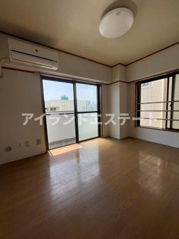 札幌ビル　駅近　最上階　角部屋の居間・リビング