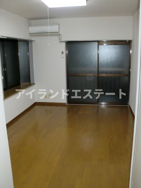 コーポ古川　駅近　陽当たり良好　角部屋の居間・リビング