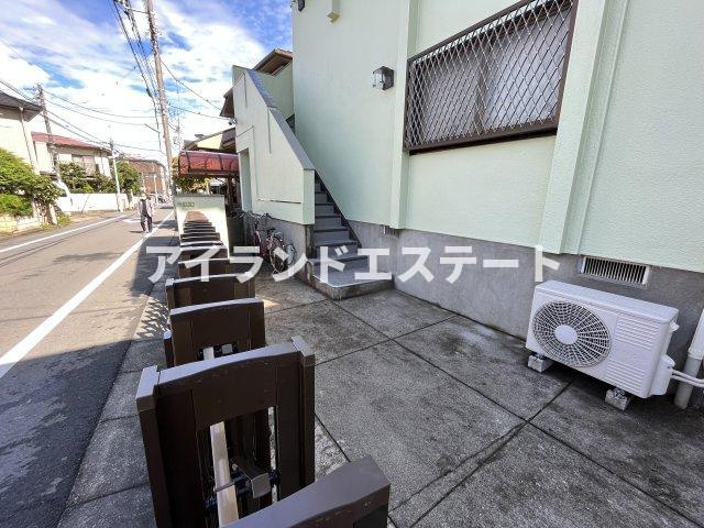 ファミール・ユイ　独立洗面台　駅近　リフォーム中のエントランス