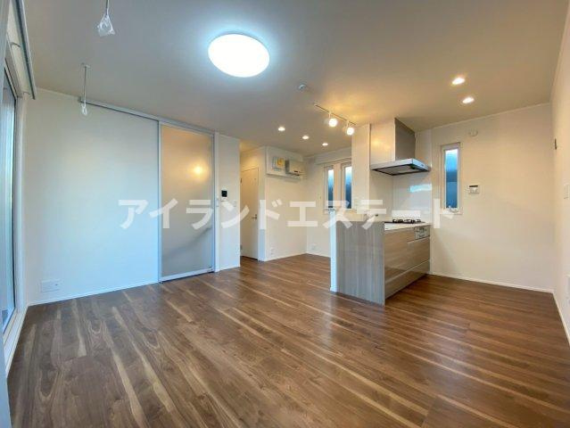 ヴィラ・シンビオーズ三軒茶屋　オートロック　通風良好の居間・リビング