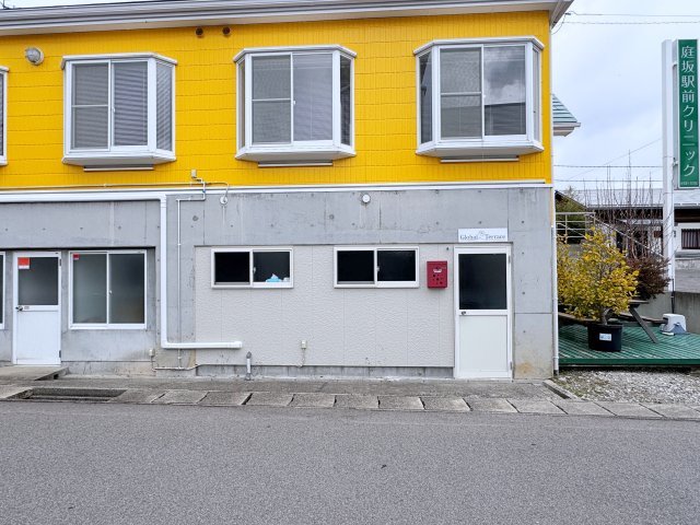 想定年間賃料　216万　想定利回り　10.9％　木造一部鉄筋コンクリート造の外観