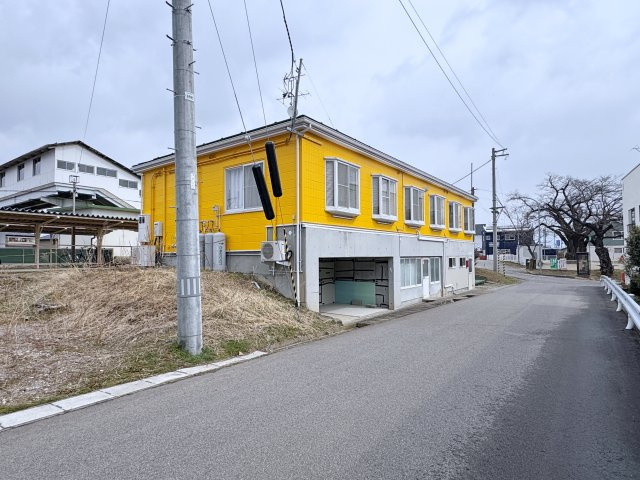 想定年間賃料　216万　想定利回り　10.9％　木造一部鉄筋コンクリート造の外観