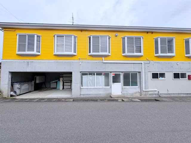 想定年間賃料　216万　想定利回り　10.9％　木造一部鉄筋コンクリート造の外観