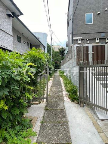 グリーンハウス　ネット無料　通風良好　角部屋のエントランス