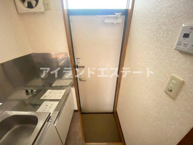 シャトー東条　駅近　バストイレ別　陽当たり良好の玄関|※別号室参考写真