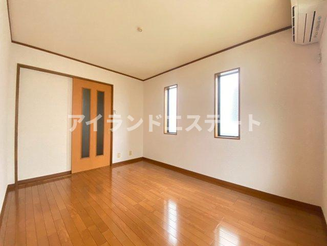 シャトー東条　駅近　バストイレ別　陽当たり良好の居間・リビング|※別号室参考写真