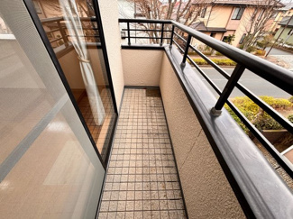 【バルコニー】 | 千葉市花見川区み春野1丁目中古戸建　京成本線【勝田台】駅 | 日当たりがよく洗濯物もすぐに乾きそうです！
開放感のあるバルコニーで、毎日の暮らしにゆとりをプラス！