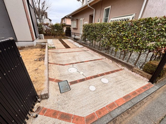 【駐車場】 | 千葉市花見川区み春野1丁目中古戸建　京成本線【勝田台】駅 | 敷地内に2台分の駐車スペースあり。日々の移動もスムーズに行えます！