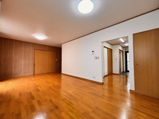 【居間・リビング】 | 千葉市花見川区み春野1丁目中古戸建　京成本線【勝田台】駅 | 大切なご家族と過ごすからこそこだわりたい場所リビング。居心地のいい空間には自然とみんなが集まります！