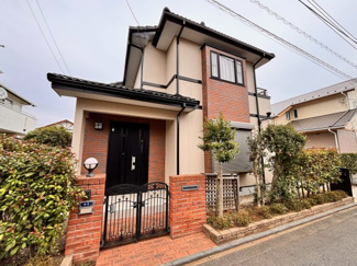 【外観】 | 千葉市花見川区み春野1丁目中古戸建　京成本線【勝田台】駅 | 閑静な住宅街に位置しており、のびのびとした暮らしが叶います。2025年12月リフォーム済みの物件です！