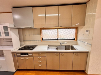 【キッチン】 | 千葉市花見川区み春野1丁目中古戸建　京成本線【勝田台】駅 | お料理を効率的に、楽しく！システムキッチンで新品のカウンターキッチンで料理がますます楽しくなります♪