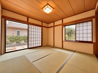 【和室】 | 千葉市花見川区み春野1丁目中古戸建　京成本線【勝田台】駅 | やわらかな陽ざしが心地よい畳のお部屋。
思わずごろんとしたくなる、ほっと落ち着く空間です！