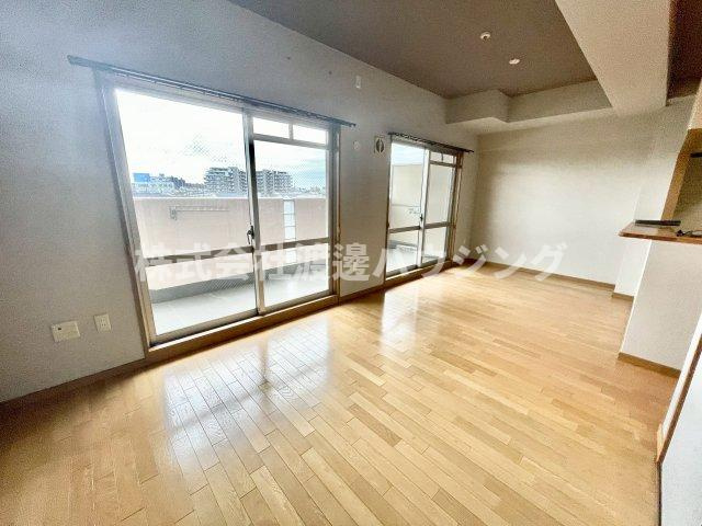 プロムナード豊中の居間・リビング