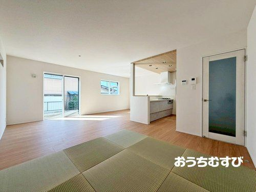 春日井市不二ガ丘第3(全2棟)の居間・リビング