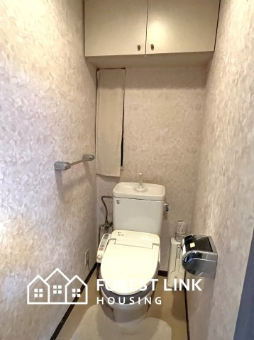 ライオンズマンション加美正覚寺のトイレ|限られた空間を賢く使った、収納上手なクリーン・レストルーム