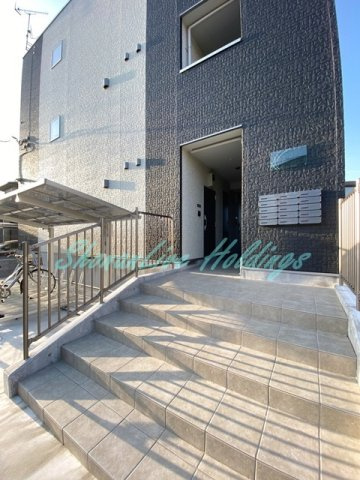 藤沢市円行２丁目のアパートのエントランス