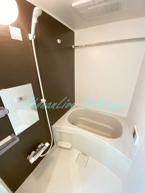 藤沢市円行２丁目のアパートの浴室