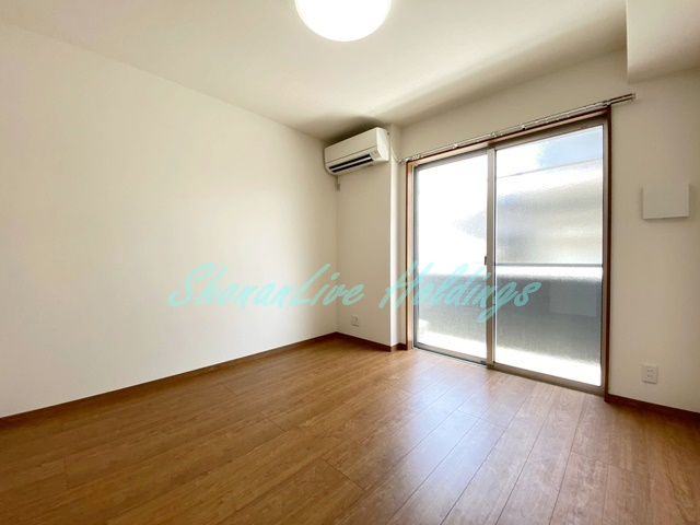 藤沢市円行２丁目のアパートの居間・リビング