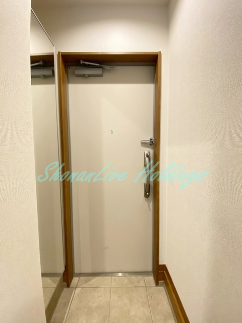 藤沢市円行２丁目のアパートの玄関