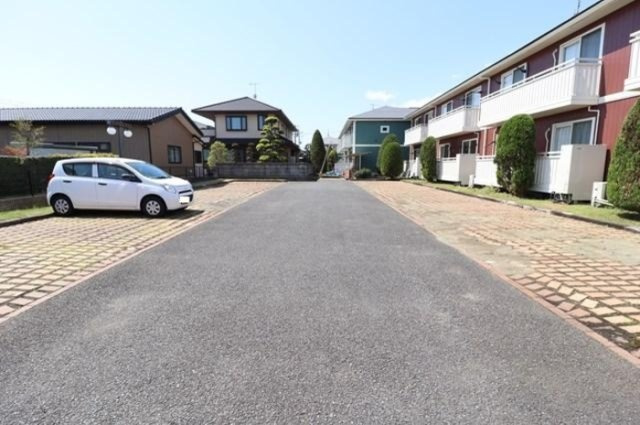 ROYAL GARDEN CASAHARAの駐車場|駐車場があるので、車を買う予定の方も安心です