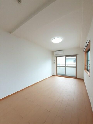 【居間・リビング】 | ムーンライトコート | ゆったりとしたリビングです