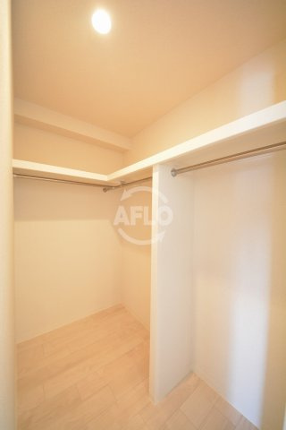 プレサンス上町台リベルテの収納|プレサンス上町台リベルテ　ウォークインクローゼット