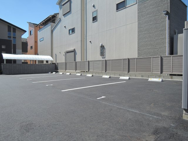 high wave高槻の駐車場