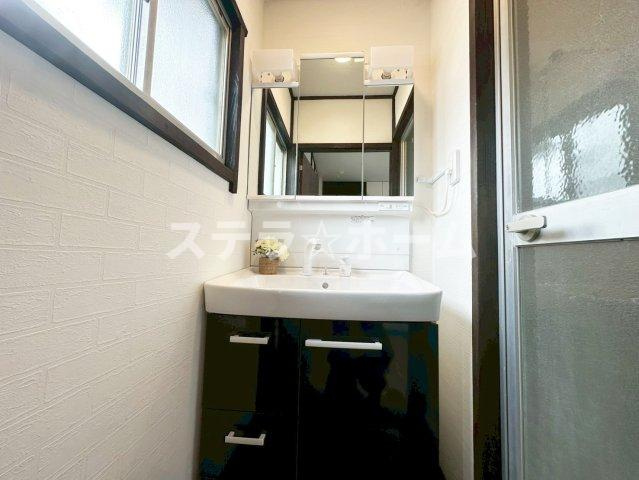 横堤5 中古戸建の独立洗面台|独立洗面化粧台が付いています