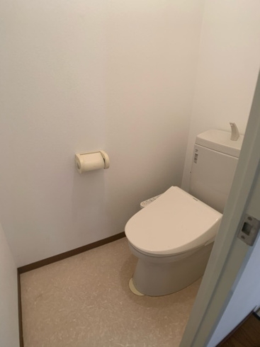 シンプルで使いやすいトイレです♪