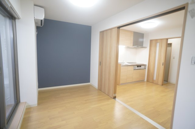 クレアール小泉東ＩＩＩの洋室