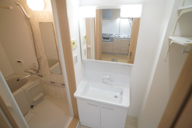 クレアール小泉東ＩＩＩの洗面所