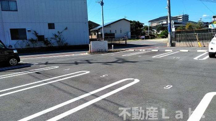 コンフォールヴィラの駐車場
