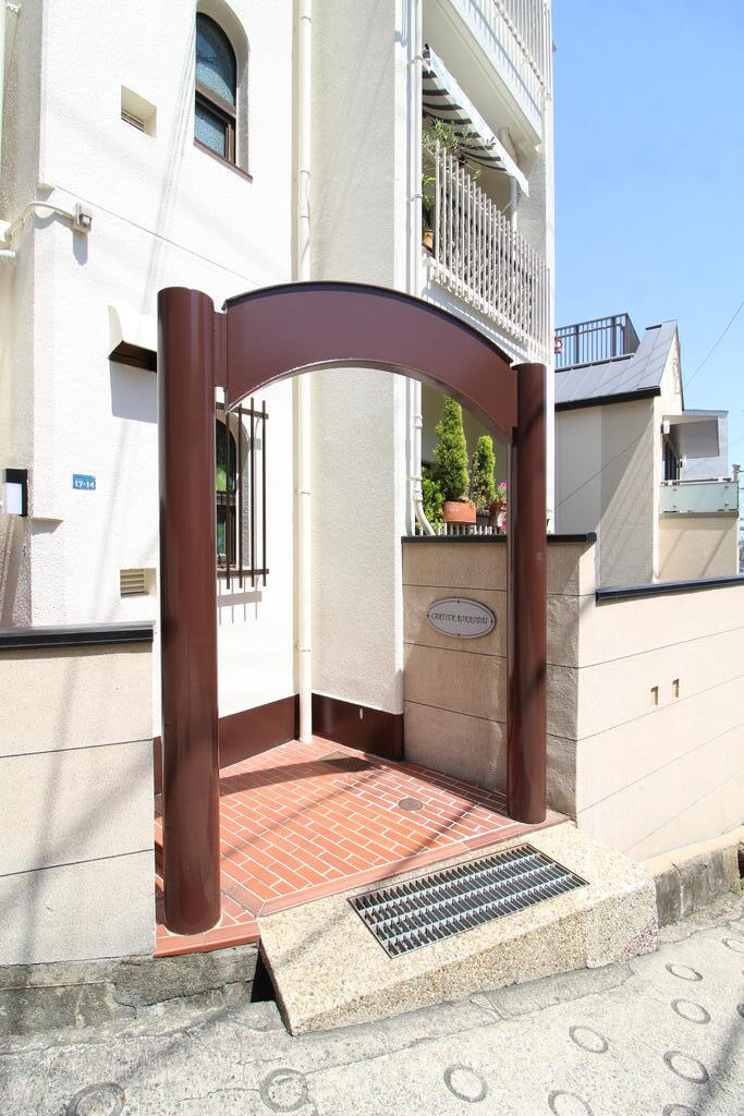 カルチェ六甲台のエントランス